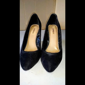 EXPRESS FAUX SUEDE POINTED TOE WEDGE PUMP SZ 8